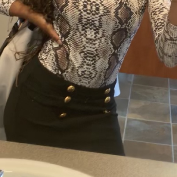 Black button skirt - Picture 4 of 4